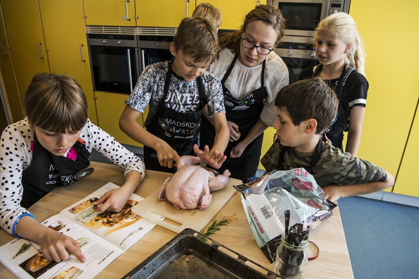 Ny undersøgelse: Børn vil gerne være med til at lave mad